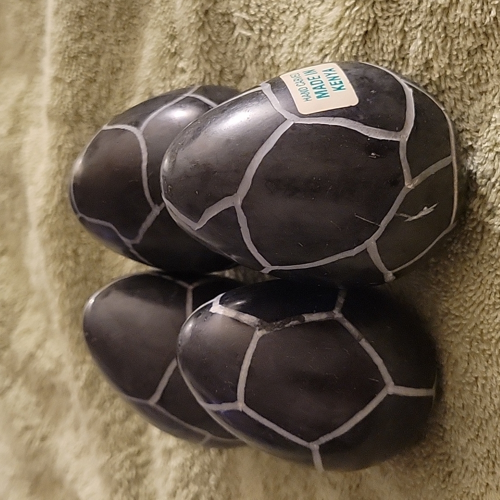 KENYA Hand Carved Eggs (4) Black